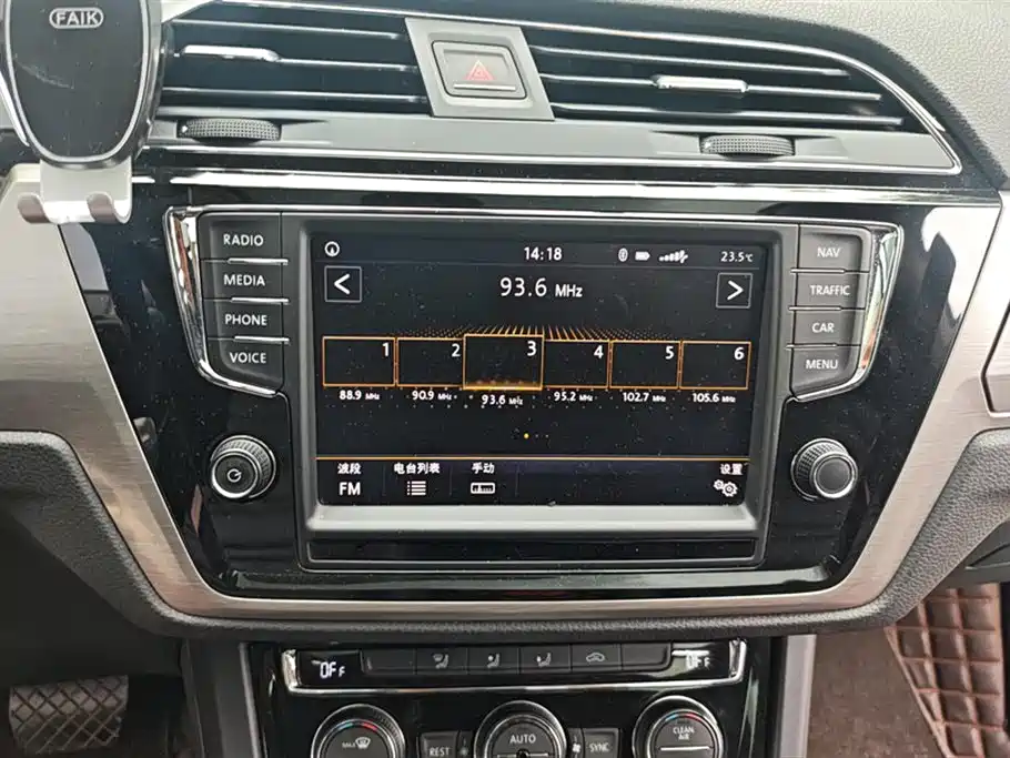 Volkswagen Touran 2018 Touran L 280TSI DSG Comfort 7-seater China V фото 13