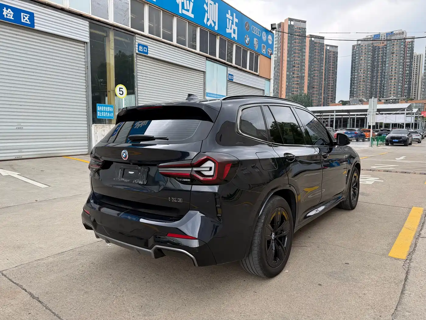 BMW iX3 2023 Leading Type фото 15