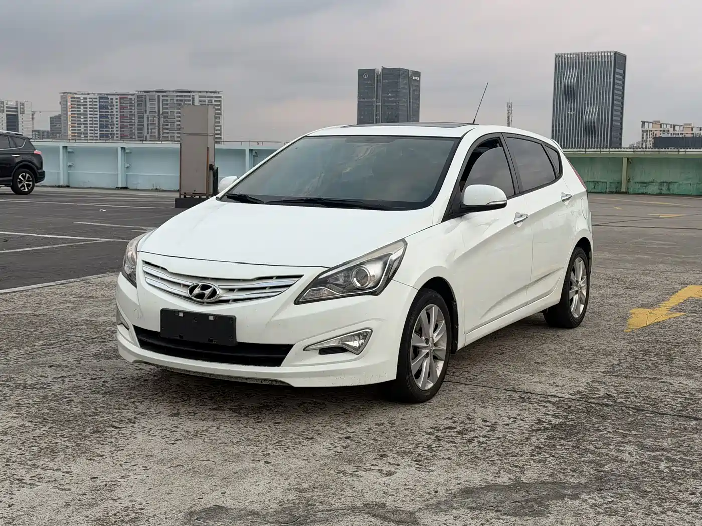 Hyundai Reina 2015 2014 Model 1.6L Automatic TOP