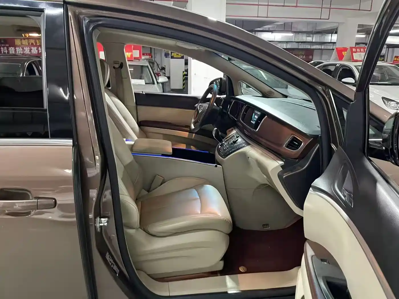 Buick GL8 2018 28T Comfort China VI фото 9