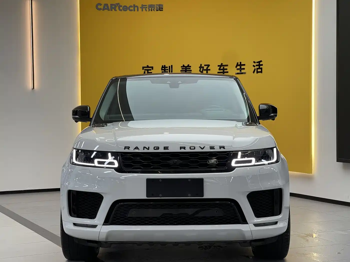 Land Rover Range Rover Sport 2022 3.0 L6 Gloss Black Edition фото 2