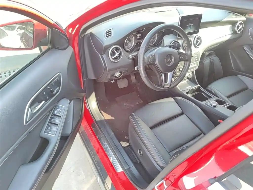 Mercedes-Benz GLA 2016 GLA 200 Dynamic фото 16