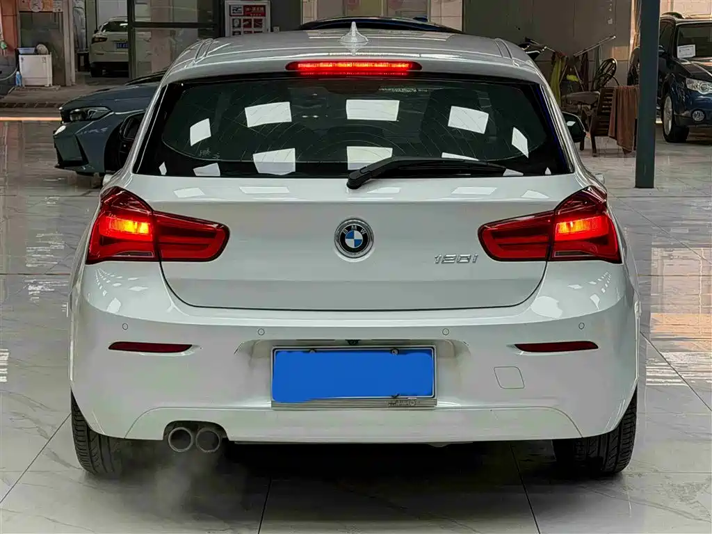 BMW 1 Series (Import) 2016 120i Leading Model фото 5