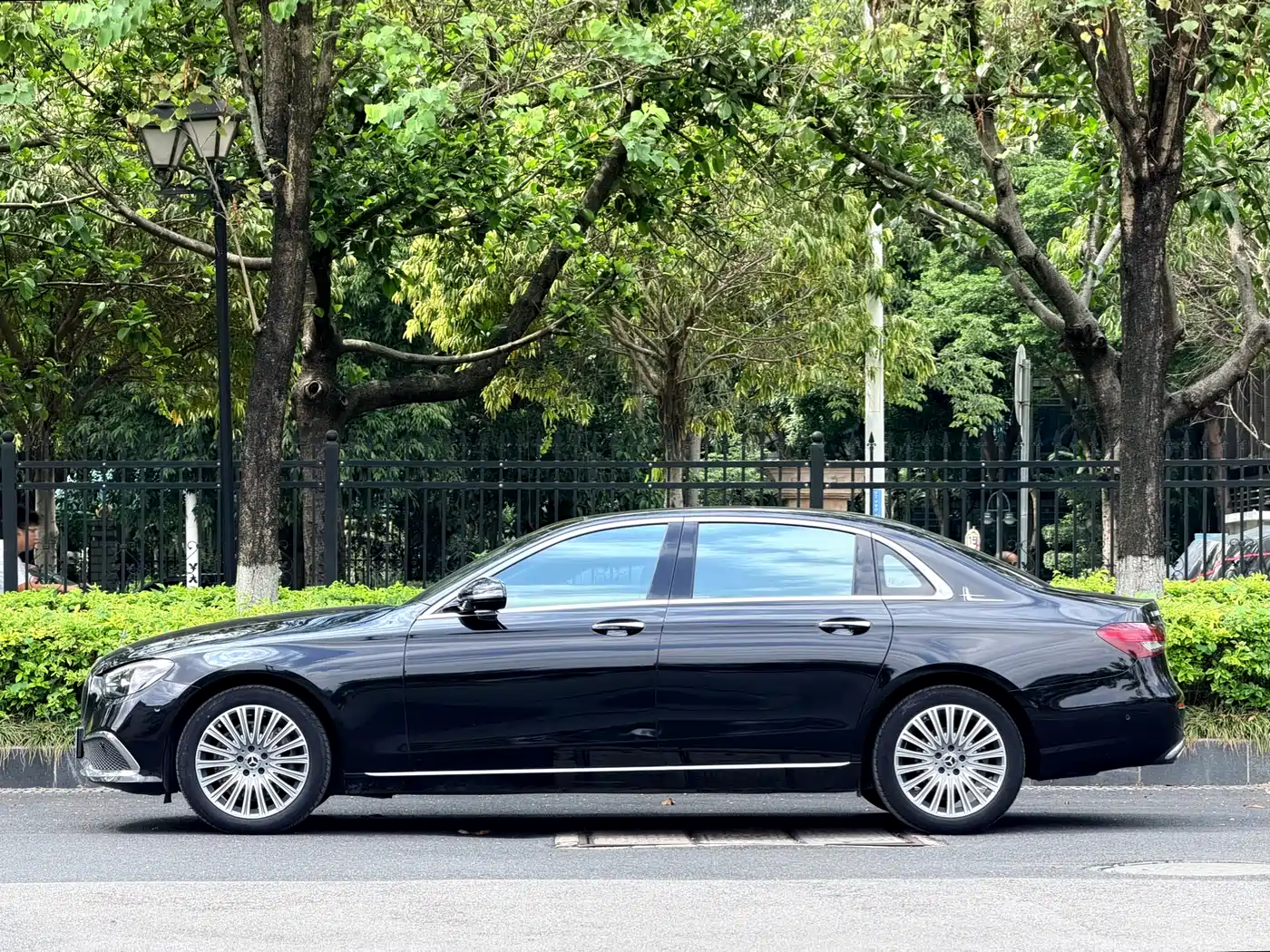 Mercedes-Benz E-Class 2023 E 300 L Luxury фото 3