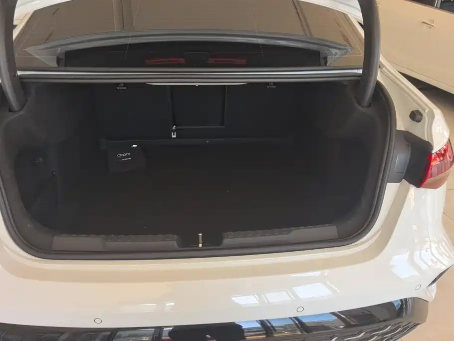 Audi A3 2026 2025 Facelift A3L Limousine 35TFSI Flying Spur Premium + Luxury Selection Package