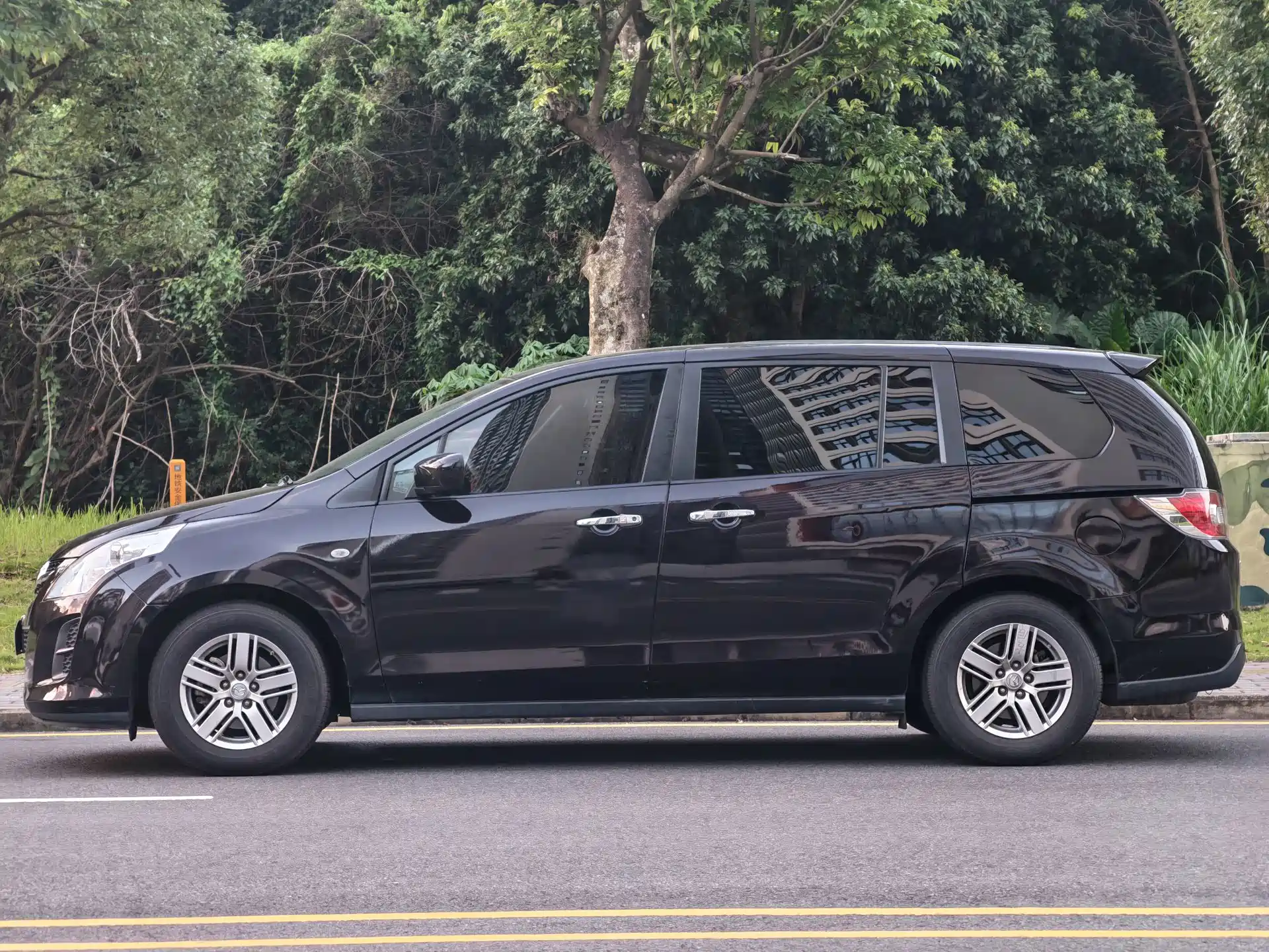 Фото 4 - Mazda 8