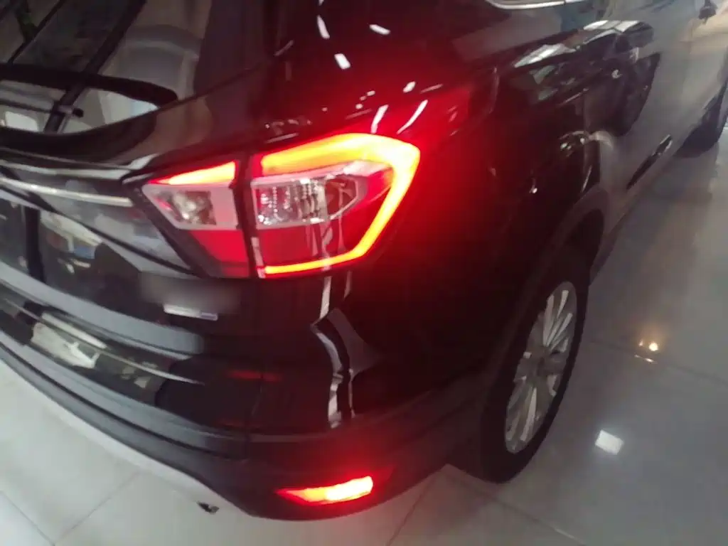 Фото 8 - Ford Kuga