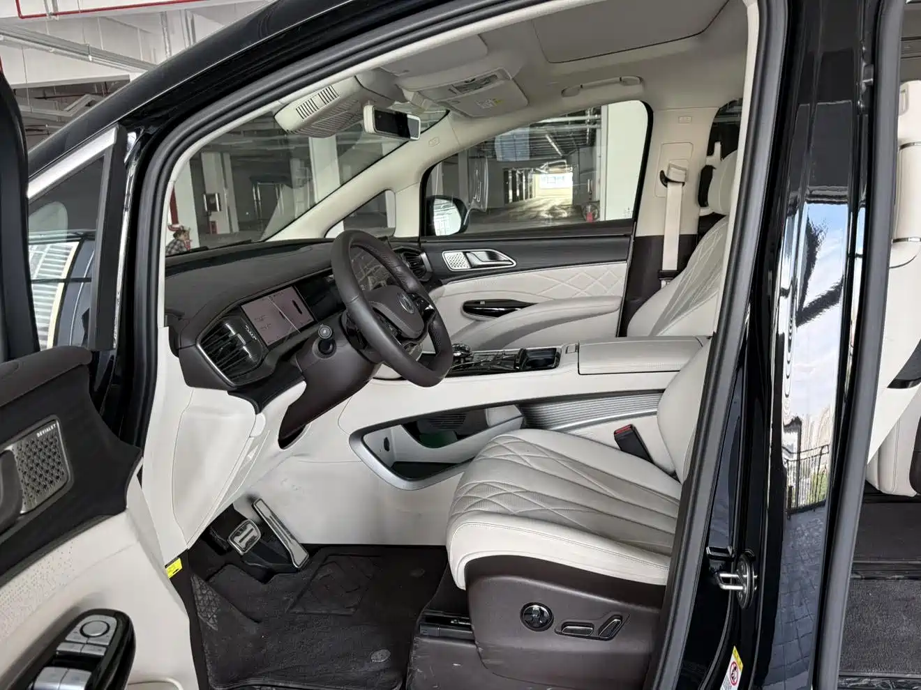 Denza D9 2025 2025 Model DM-i Smart Drive Edition 1020 AWD Flagship
