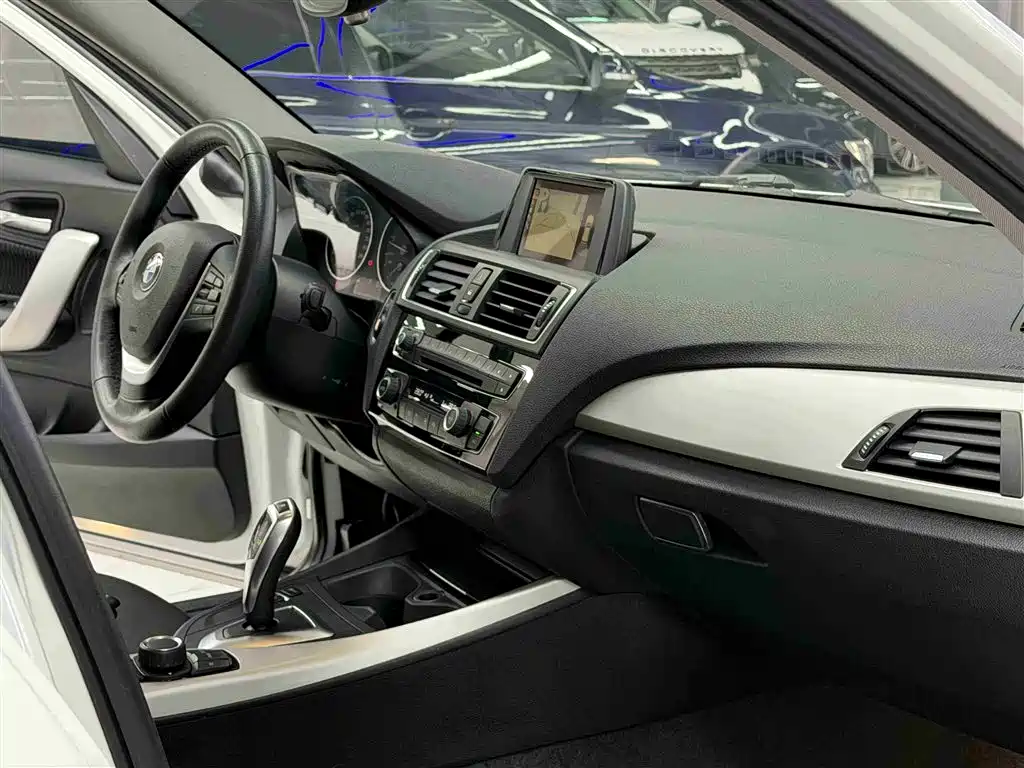 BMW 1 Series (Import) 2016 120i Leading Model фото 8