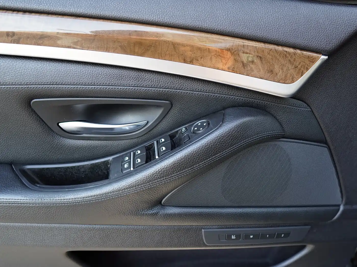 BMW 5 Series 2011 528Li Luxury фото 17