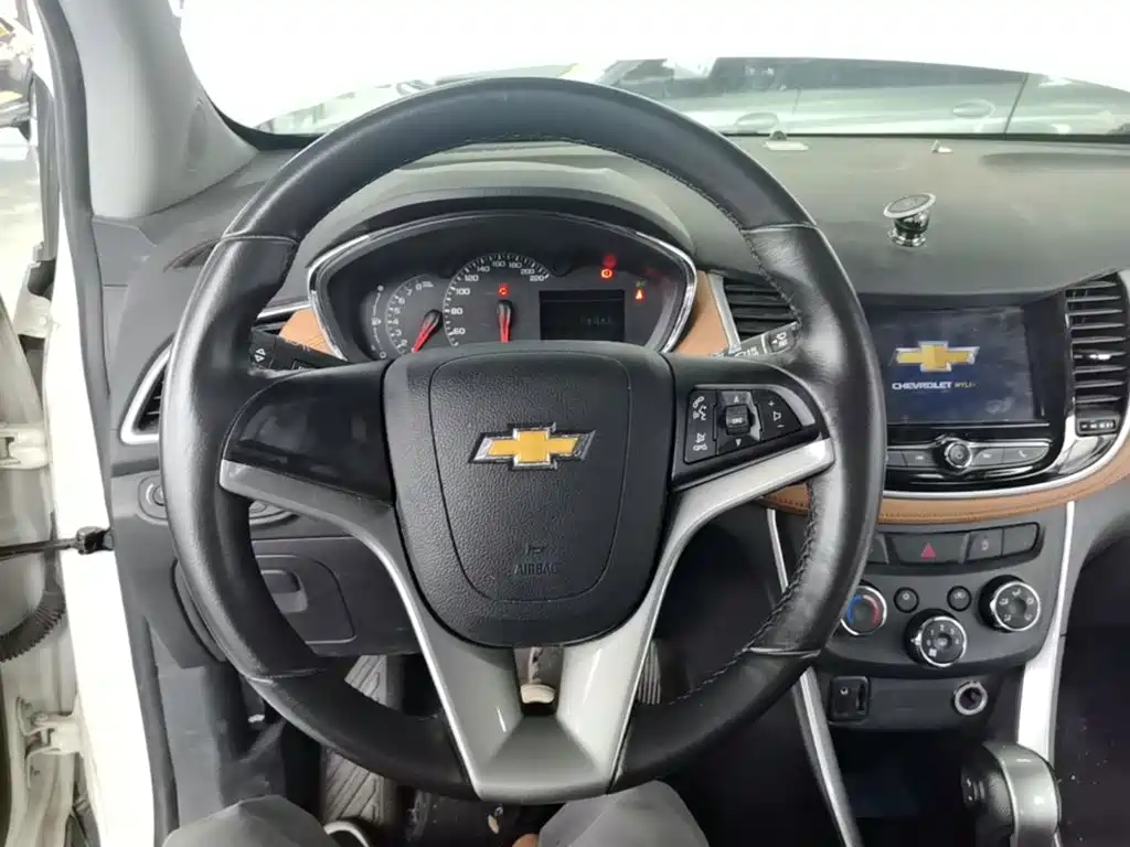 Photo 11 - Chevrolet Trax