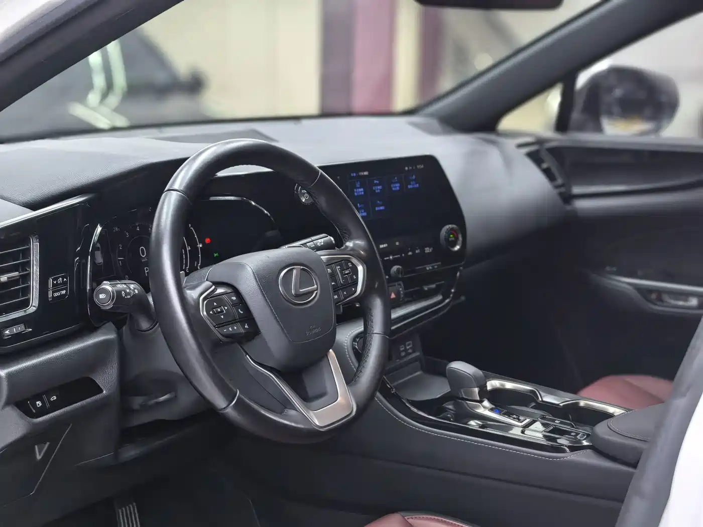 Фото 26 - Lexus NX