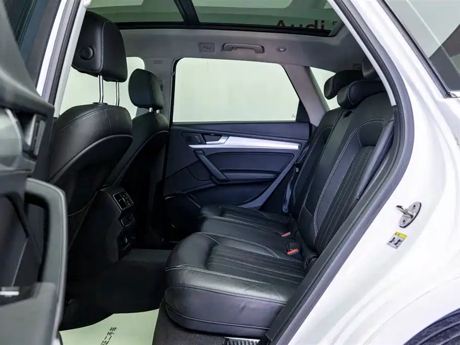Audi Q5L 2020 Facelift 40 TFSI Honor Fashion фото 12