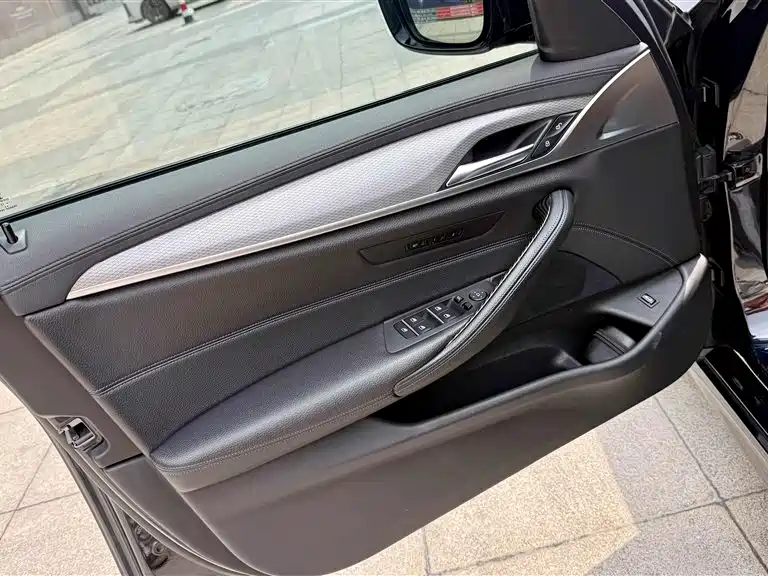 BMW 5 Series (Import) 2018 525i M Sport Package фото 11