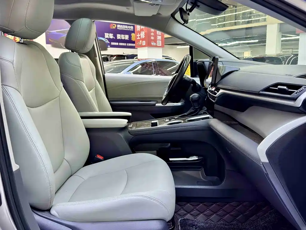Toyota Sienna 2021 2.5L Hybrid Comfort Edition фото 5