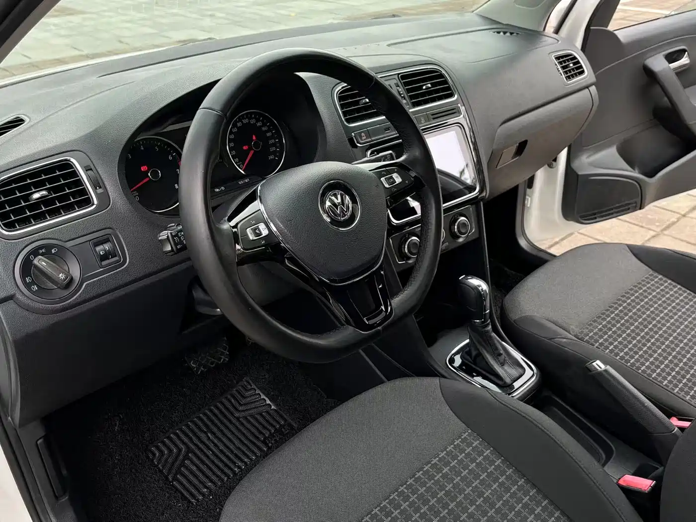 Volkswagen Polo 2018 1.5L Auto Comfort фото 5