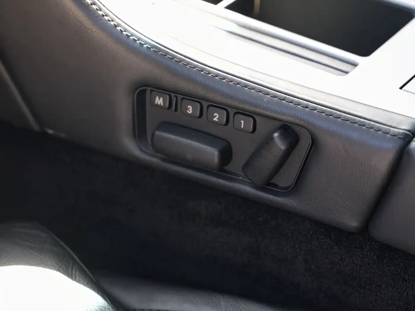Aston Martin DB9 2009 2007 6.0L Touchtronic Coupe