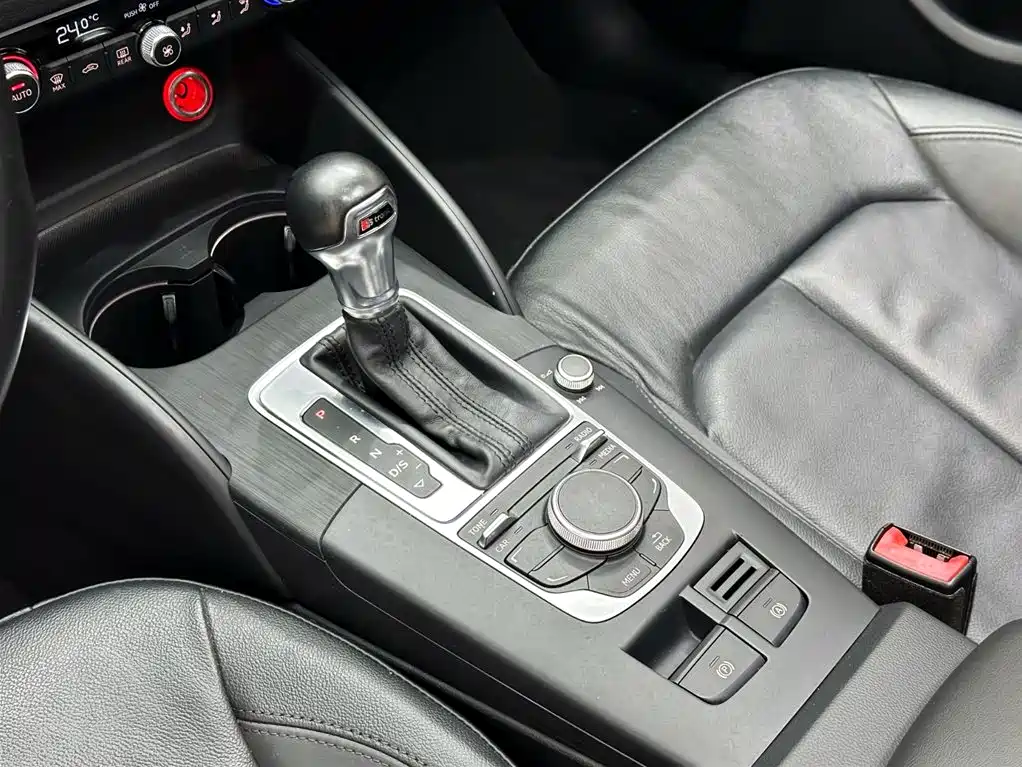Audi A3 2015 Limousine 35 TFSI Millionth Anniversary Comfort Enjoyment Type фото 15