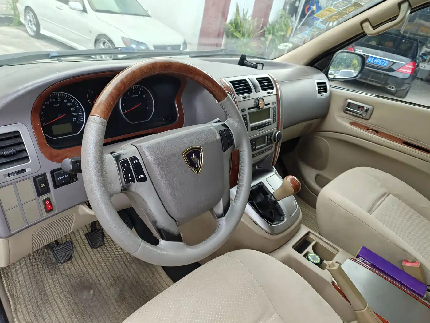 Jinbei Grace 2013 2013 2.0L Zhiling Standard 11-seater All-Games Commemorative Edition China V 10-seater