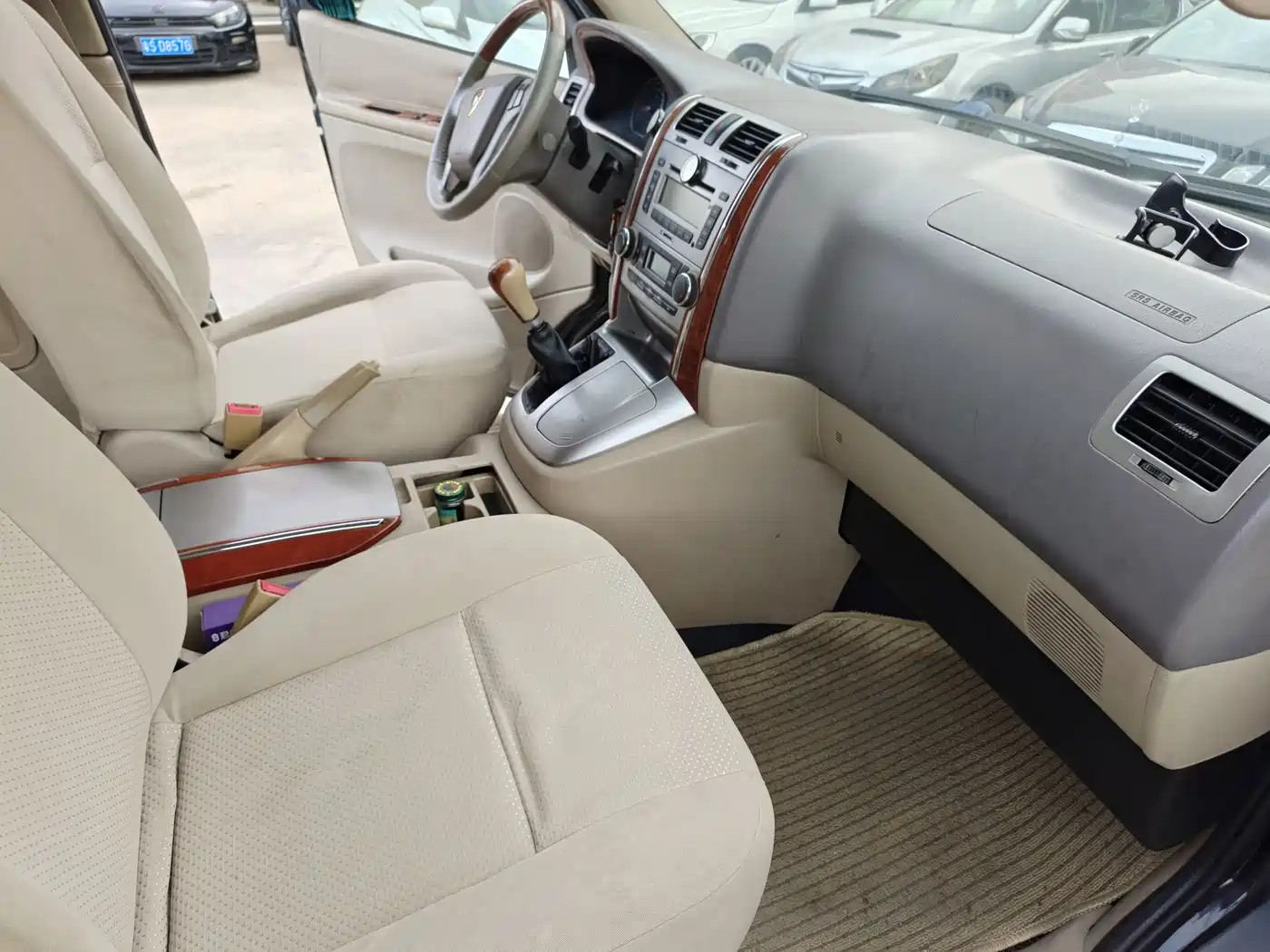 Jinbei Grace 2013 2013 2.0L Zhiling Standard 11-seater All-Games Commemorative Edition China V 10-seater