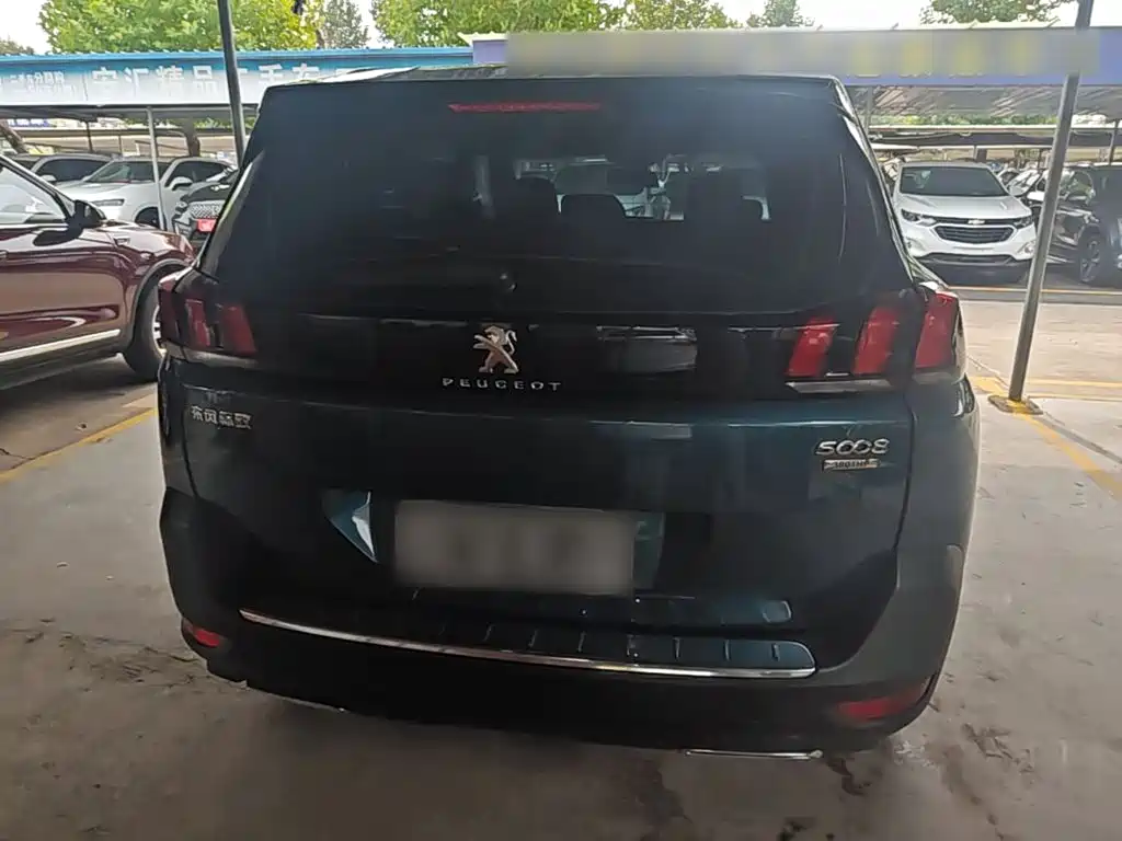 Photo 6 - Peugeot 5008