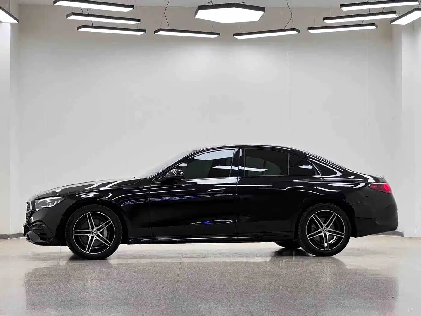 MERCEDES-BENZ E-CLASS (IMPORTED)