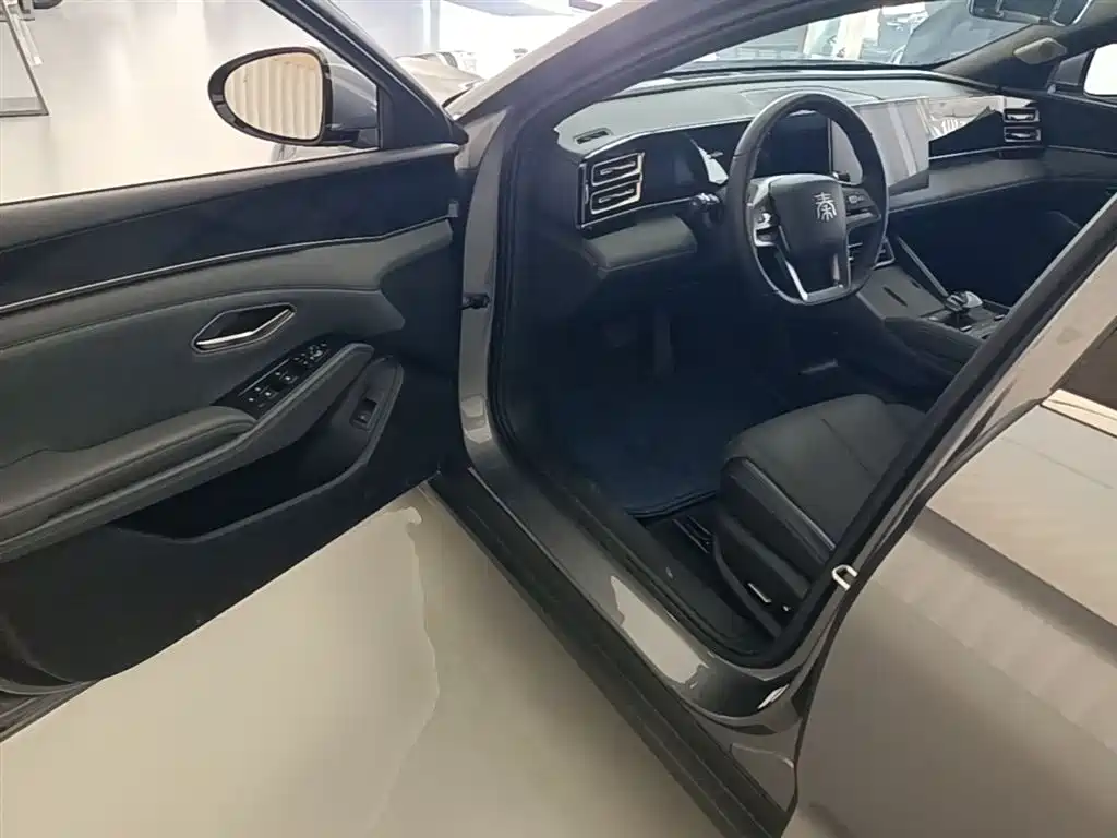 BYD Qin L 2025 DM-i Smart Drive Edition 120KM Surpassing фото 16