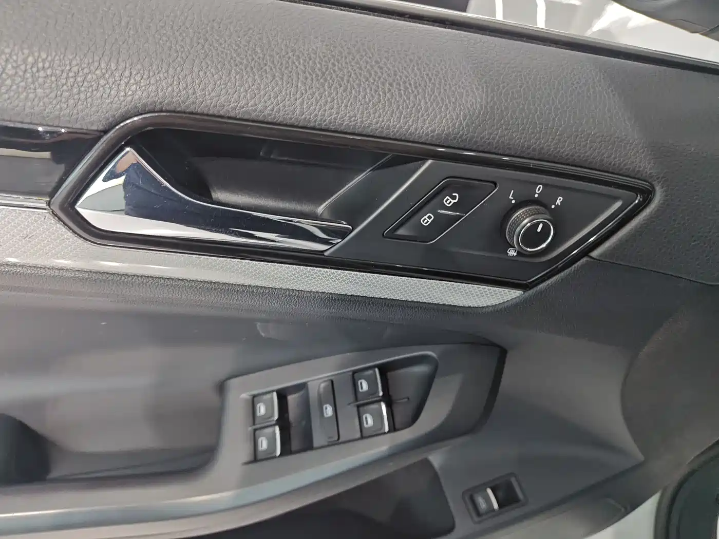 Volkswagen Sagitar 2017 230TSI Automatic Comfort фото 18
