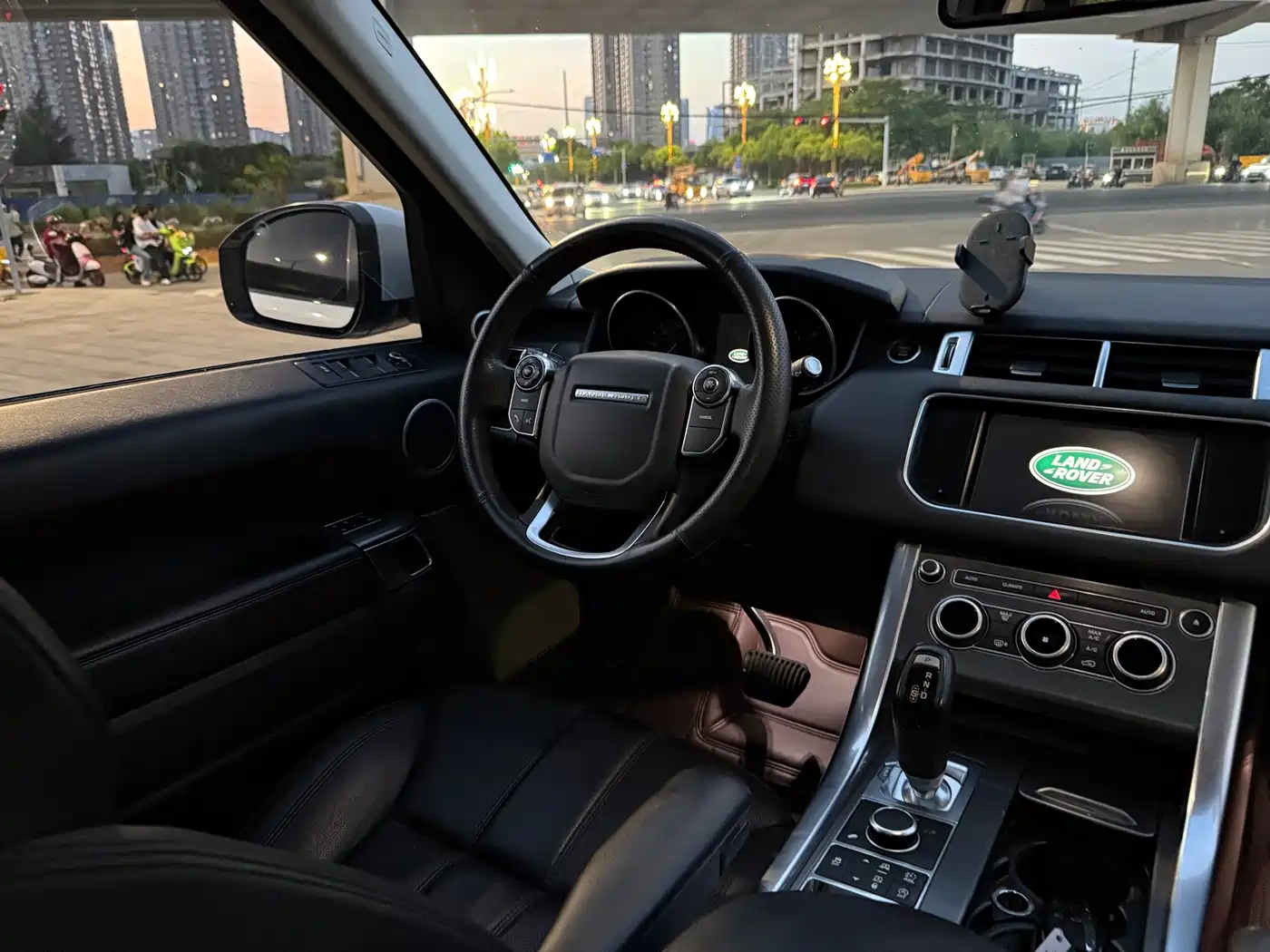 Land Rover Range Rover Sport 2016 Model 3.0 SC V6 SE фото 11