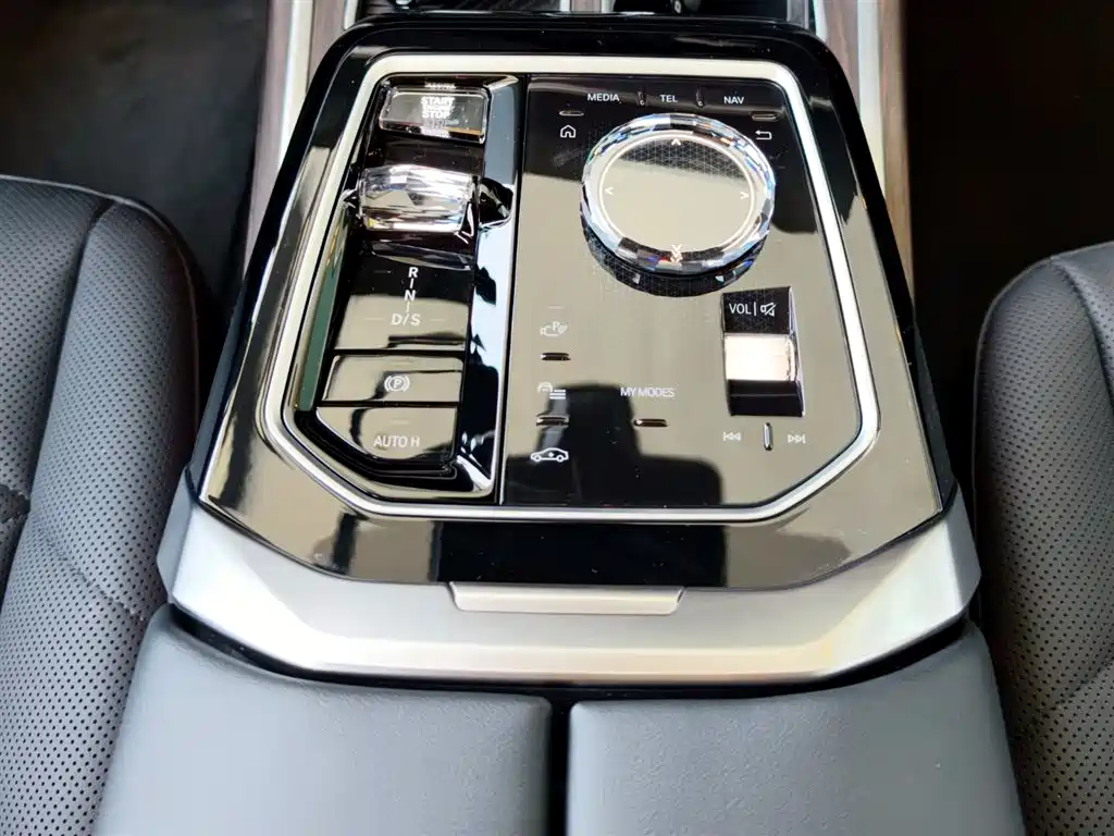 BMW 7-SERIES