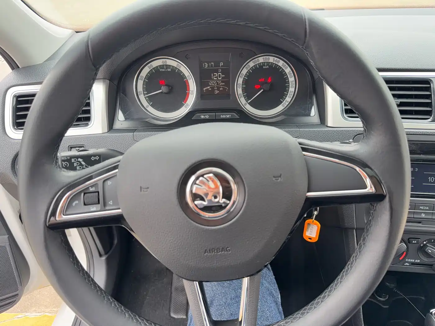 Škoda Rapid 2018 1.6L Automatic Comfort Edition фото 8