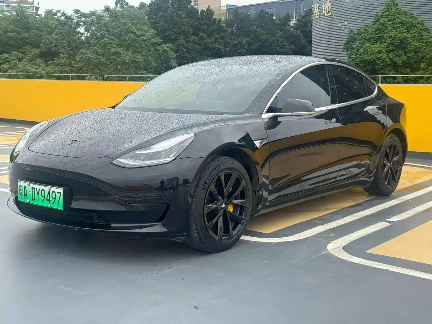 TESLA MODEL 3