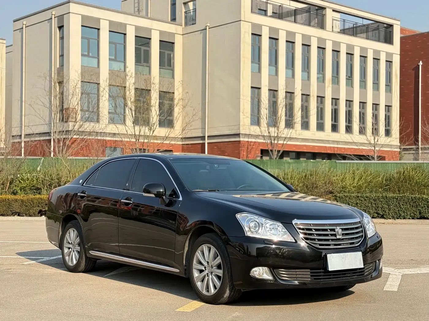 Toyota Crown 2010 2.5L Royal Leather Navigation Edition фото 3