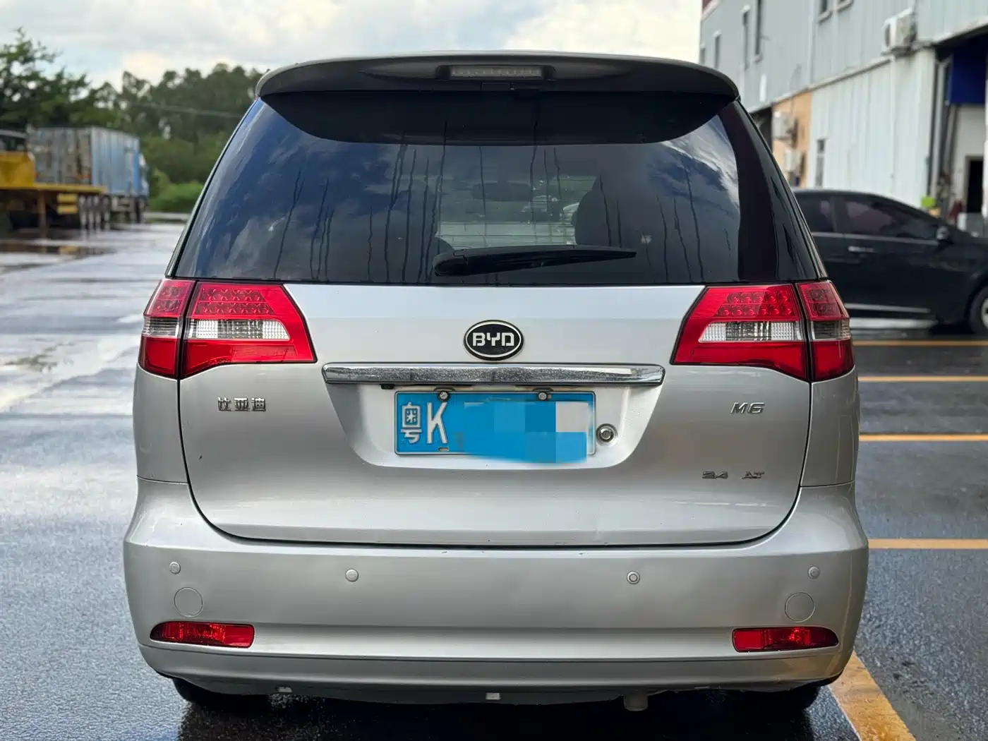BYD M6 2013 2013 2.4L Automatic Premium