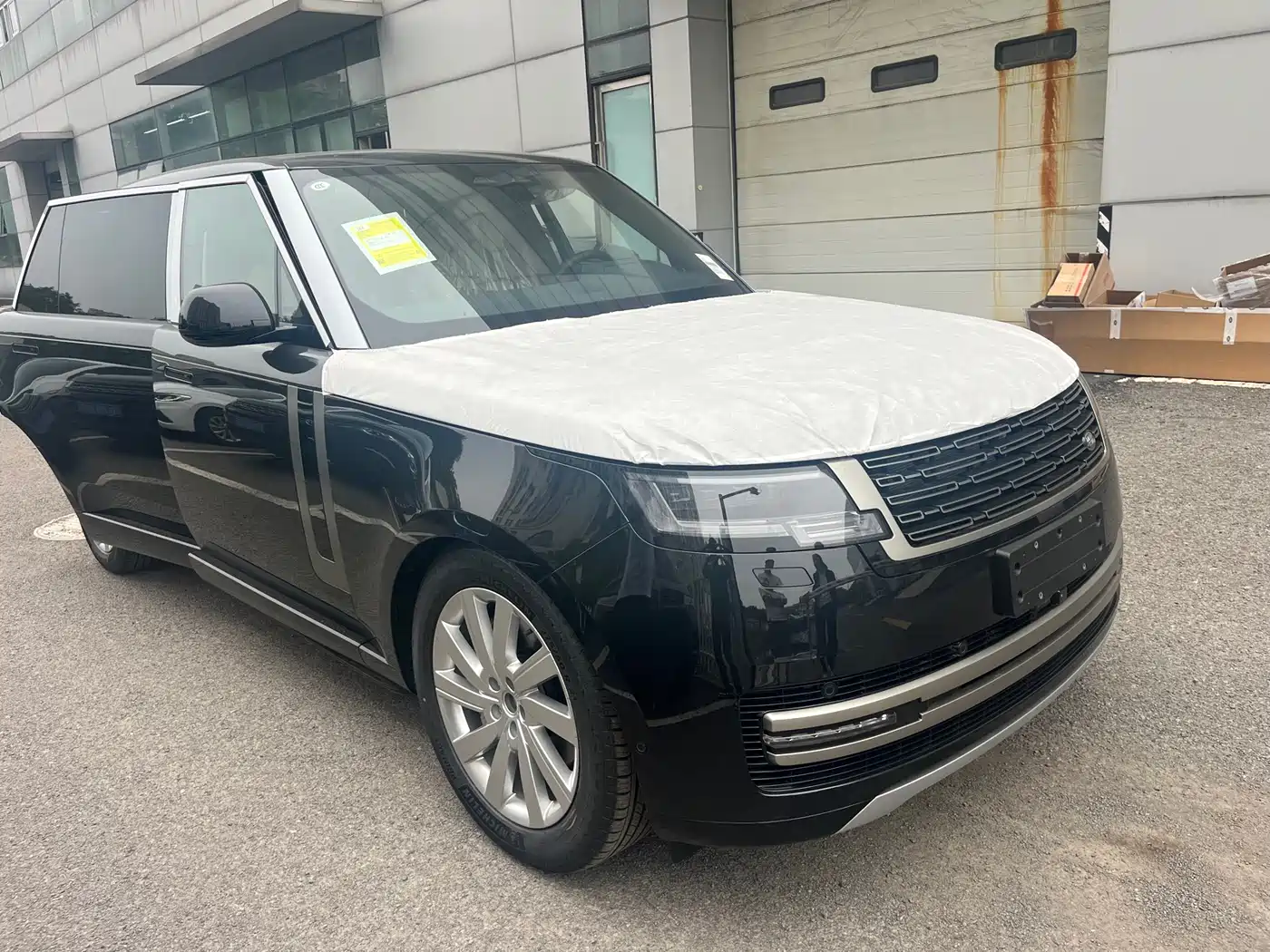Land Rover Range Rover 2026 Model 3.0 L6 400PS SE Long Wheelbase Version фото 3