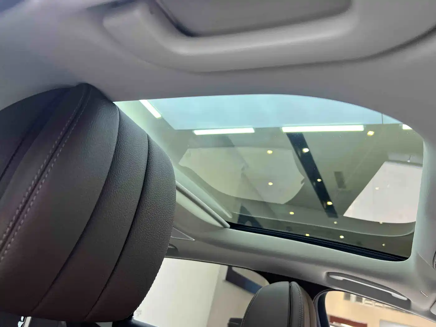 Mercedes-Benz E-Class New Energy 2022 E 350 e L Plug-in Hybrid Sedan фото 10