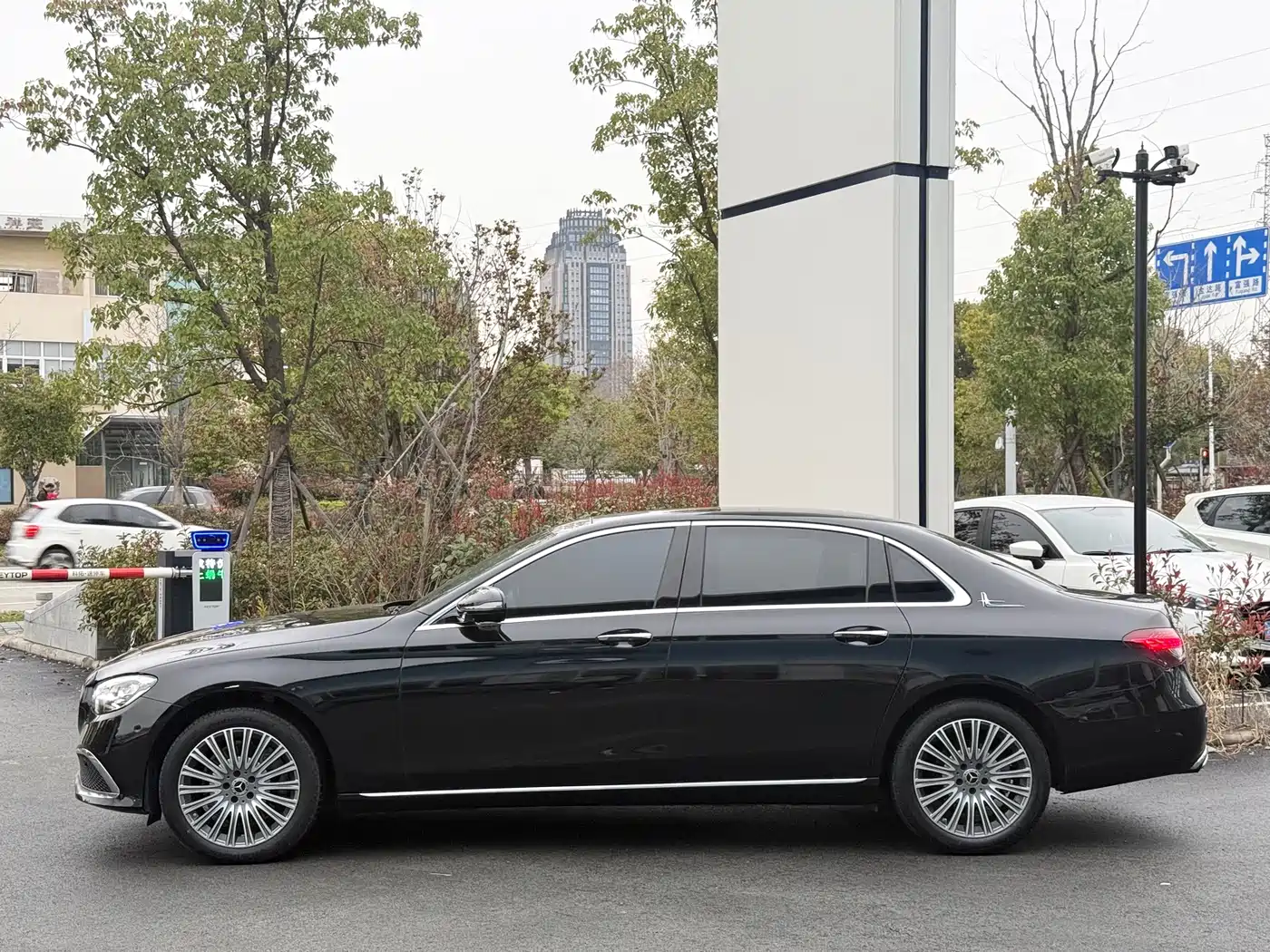 MERCEDES-BENZ E CLASS