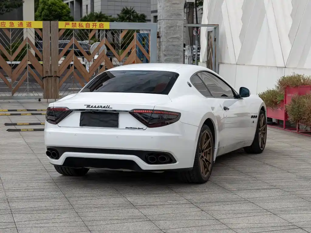 Photo 4 - Maserati GranTurismo