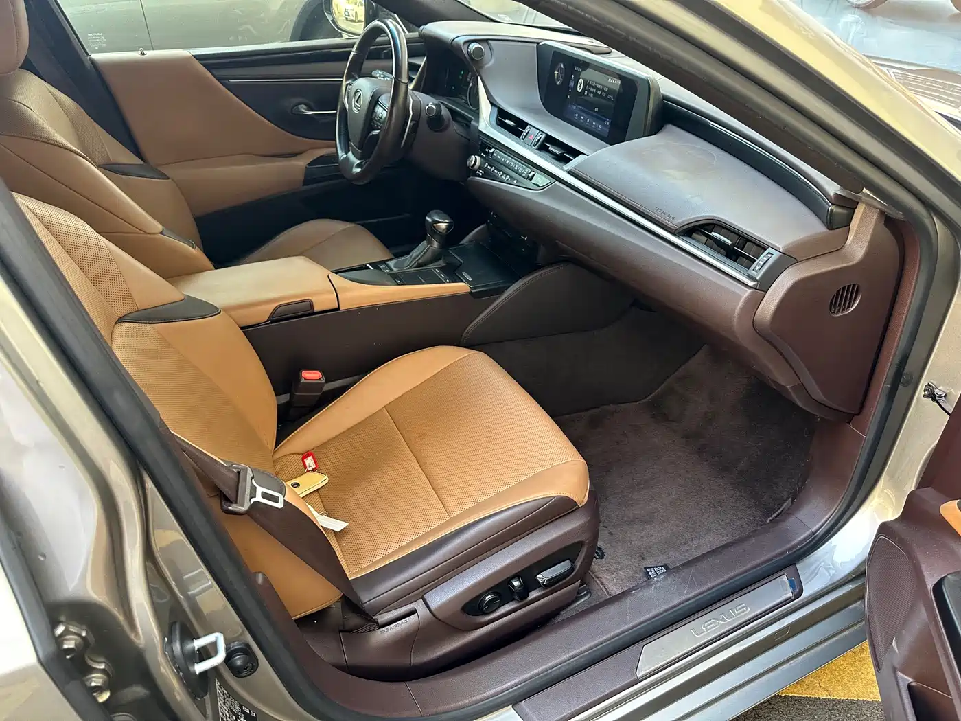 Lexus ES 2020 Model 300h Excellence Edition China V фото 19