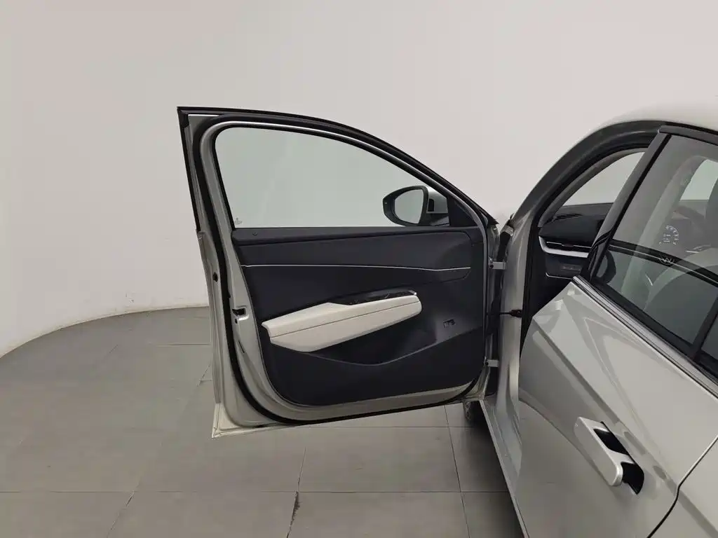 Photo 8 - Volkswagen Sagitar