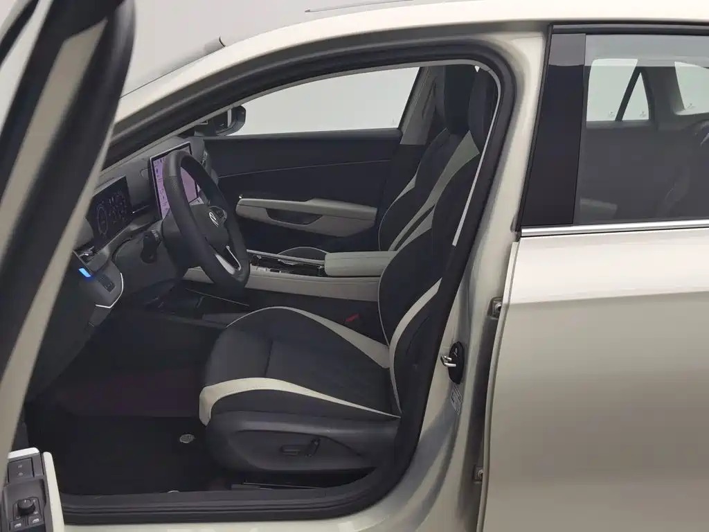 Photo 10 - Volkswagen Sagitar