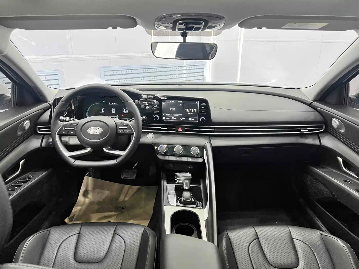 Hyundai Elantra 2023 1.5L CVT GLX Elite Edition фото 14