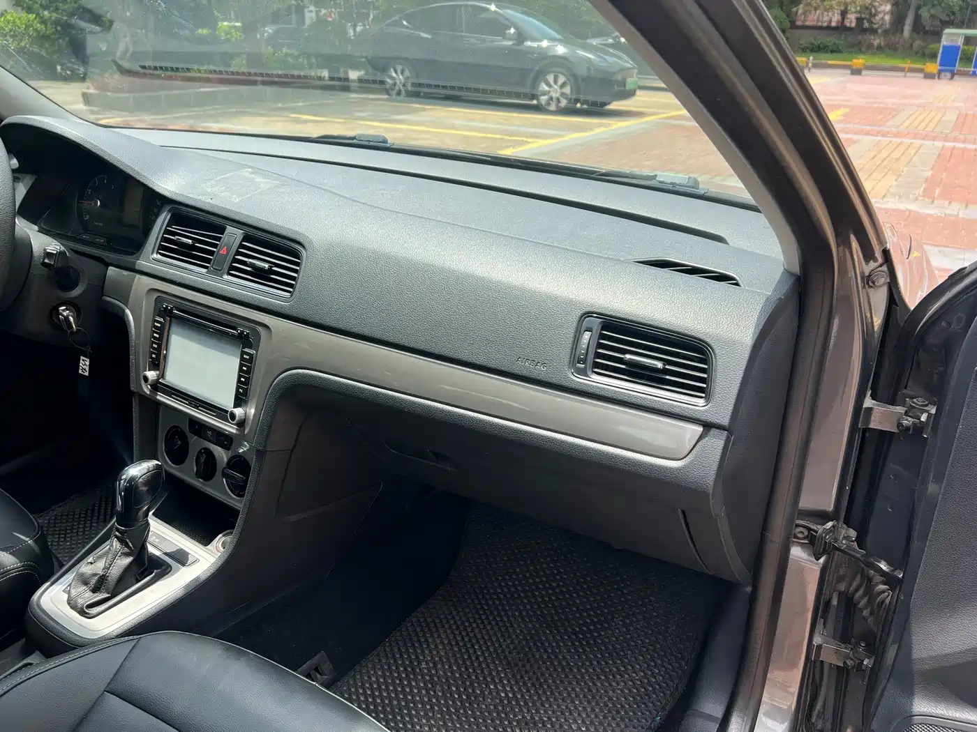 Volkswagen Lavida 2013 1.6L Automatic Trend Edition фото 9
