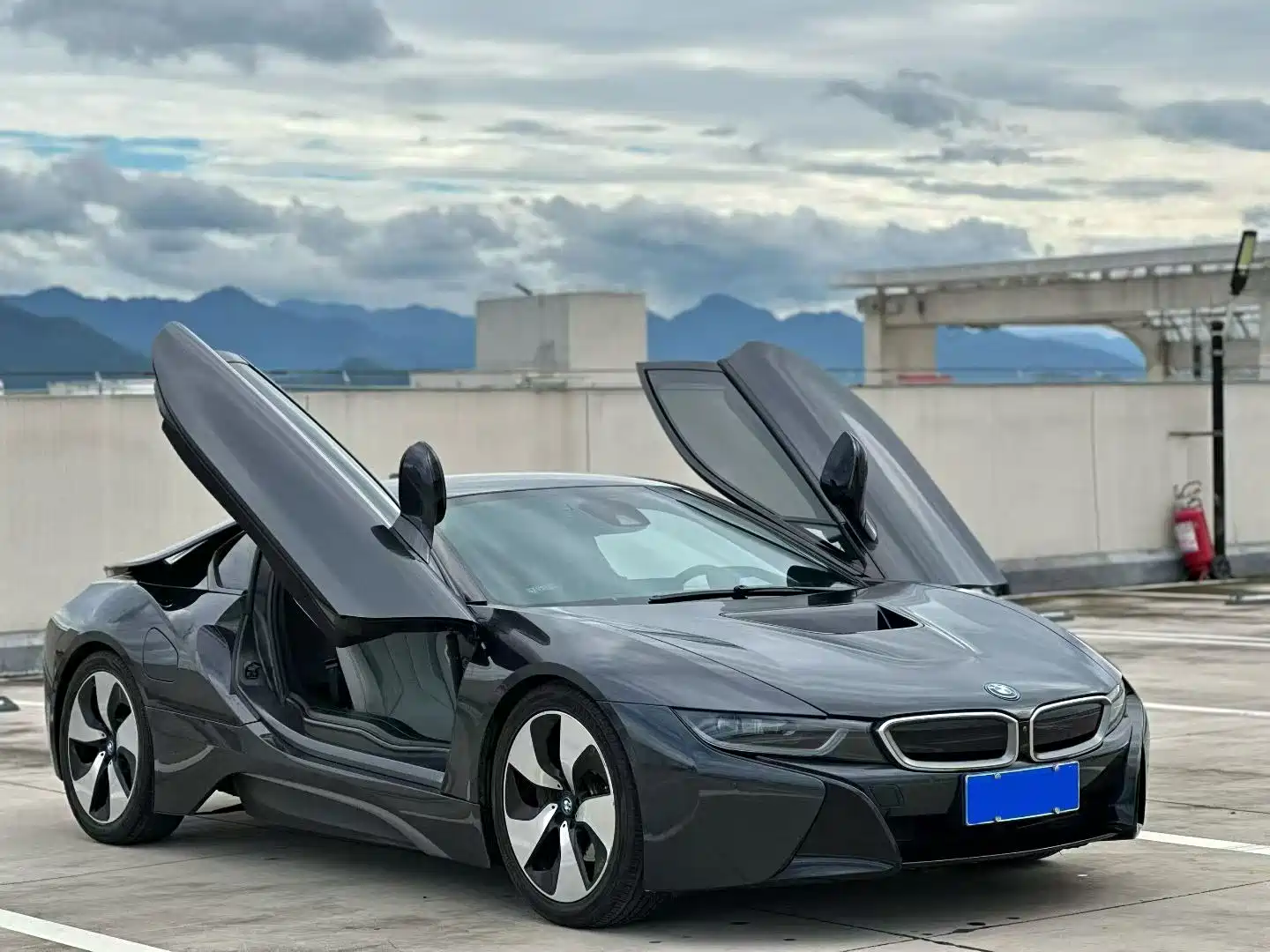 Photo 3 - BMW i8