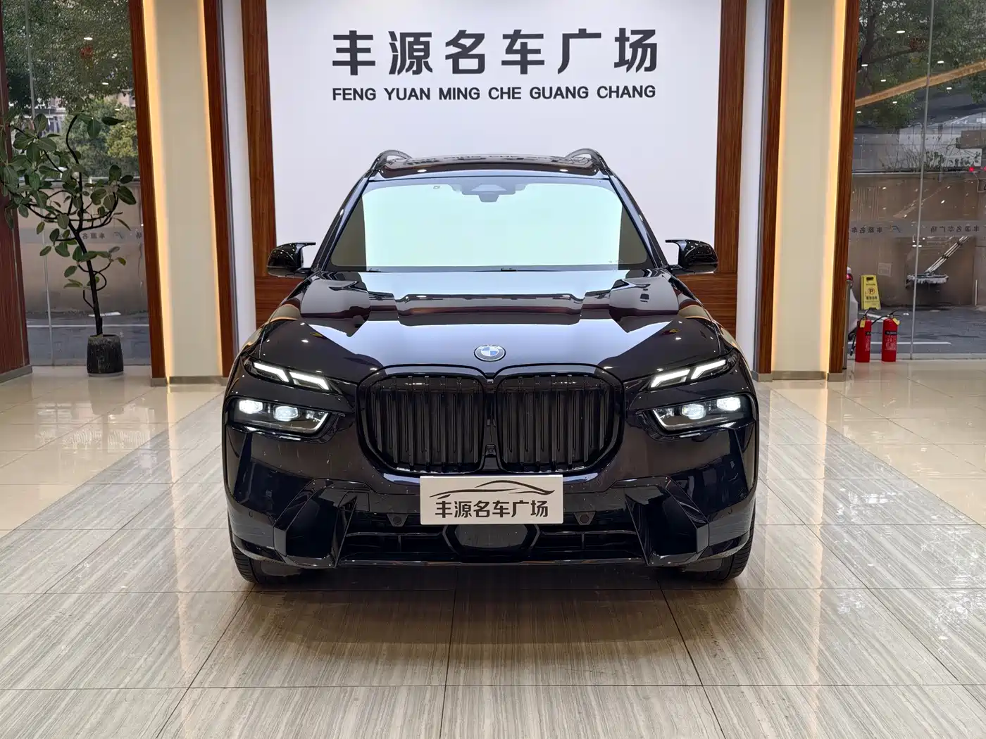 BMW X7 2023 xDrive40i Exclusive M Sport Package фото 2