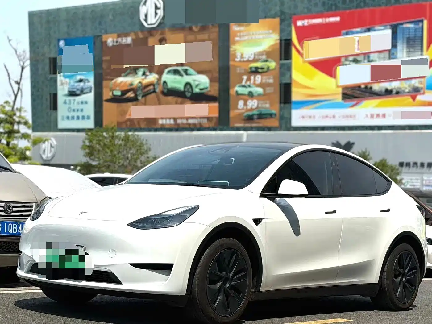 Tesla Model Y 2024