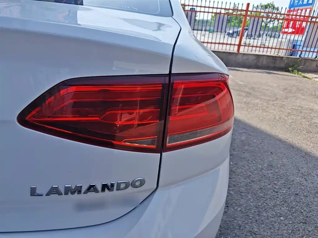 Volkswagen Lamando 2017 230TSI DSG Trend Edition фото 8