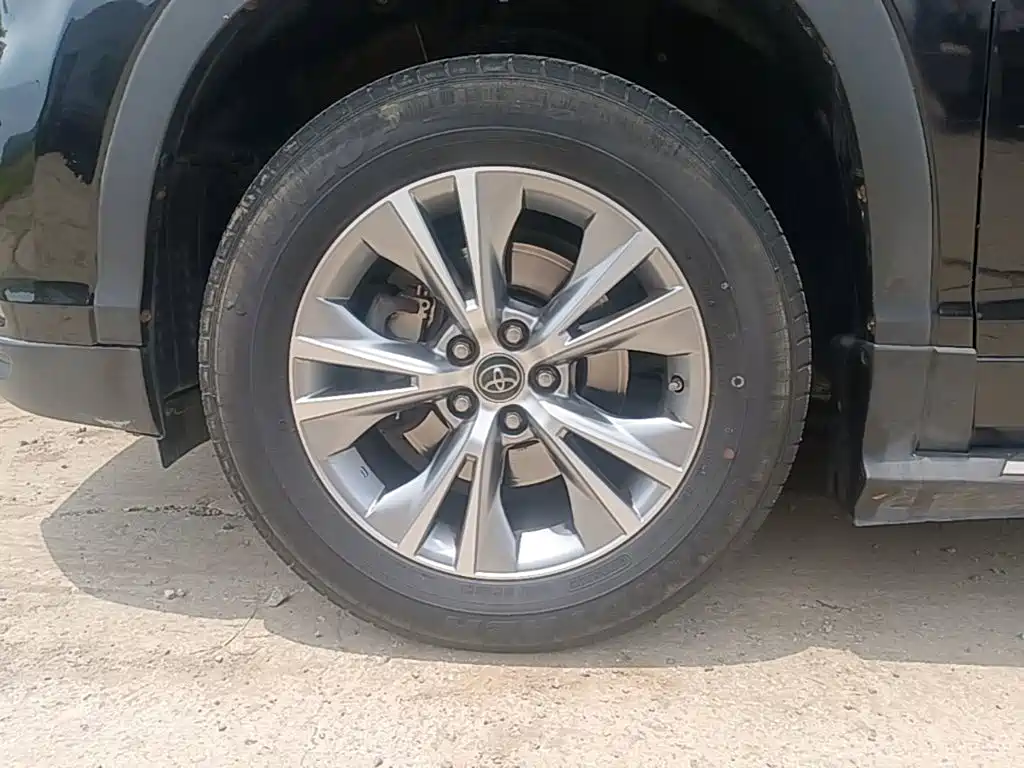 Фото 23 - Toyota Highlander