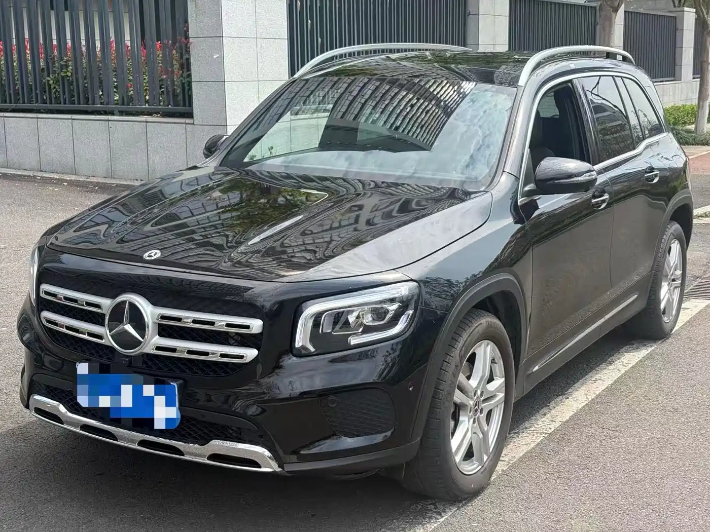 MERCEDES-BENZ GLB