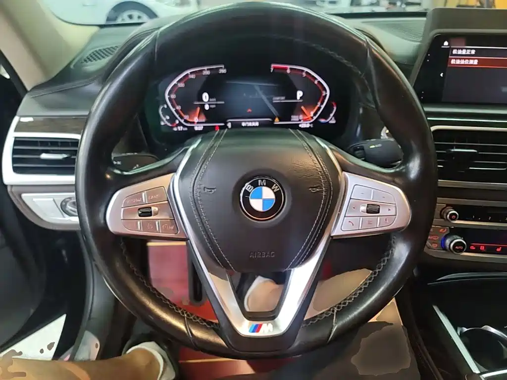 Фото 11 - BMW 7 Series